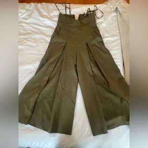 Wide leg green suspender pant